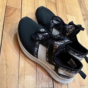 New Balance Black and White Women's Sneakers Size 8